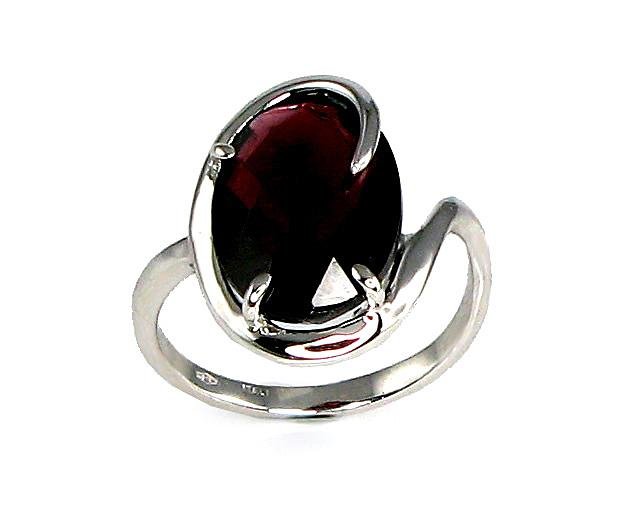 Gold ring with Garnet