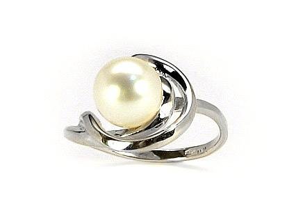 Gold ring with Fresh-water Pearl