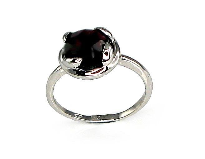 Gold ring with Garnet