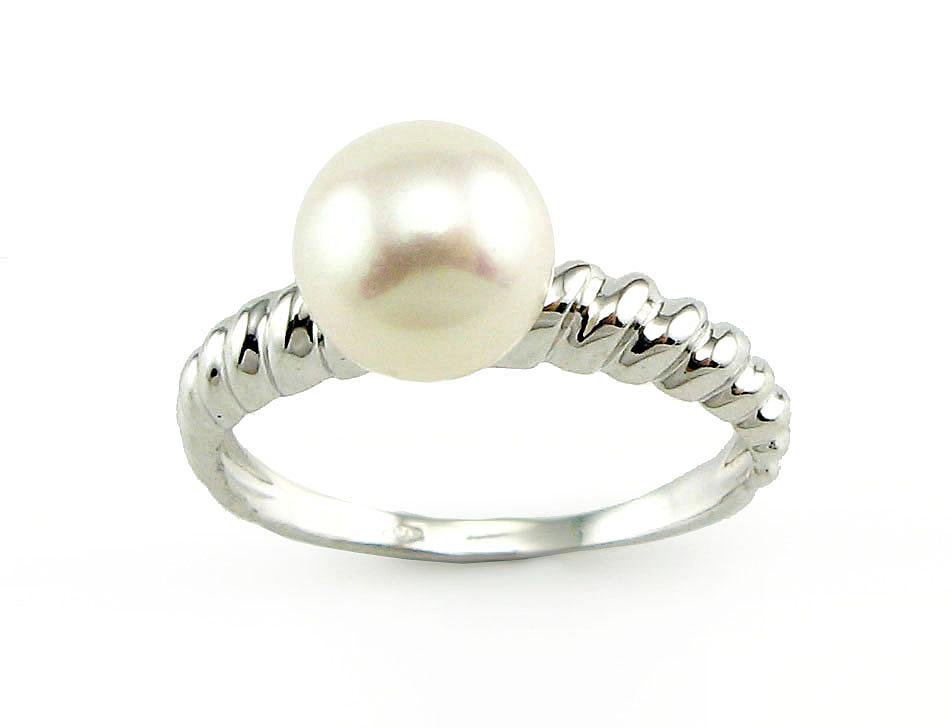 Gold ring with Fresh-water Pearl