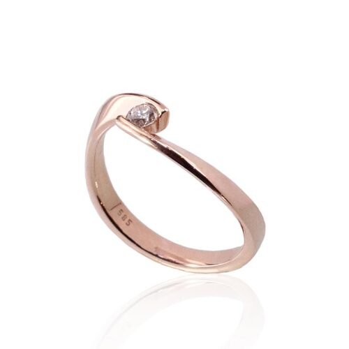 Alternative view of Gold ring with Diamonds