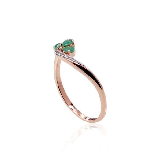 Alternative view of Gold ring with Diamonds , Emerald