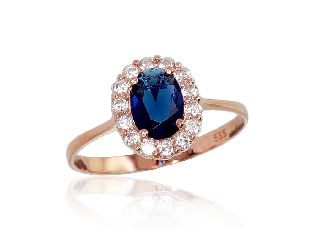 Gold ring with Zirkons