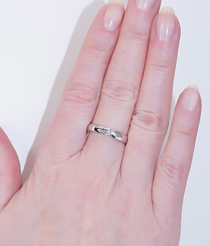 Alternative view of Gold ring with Diamonds