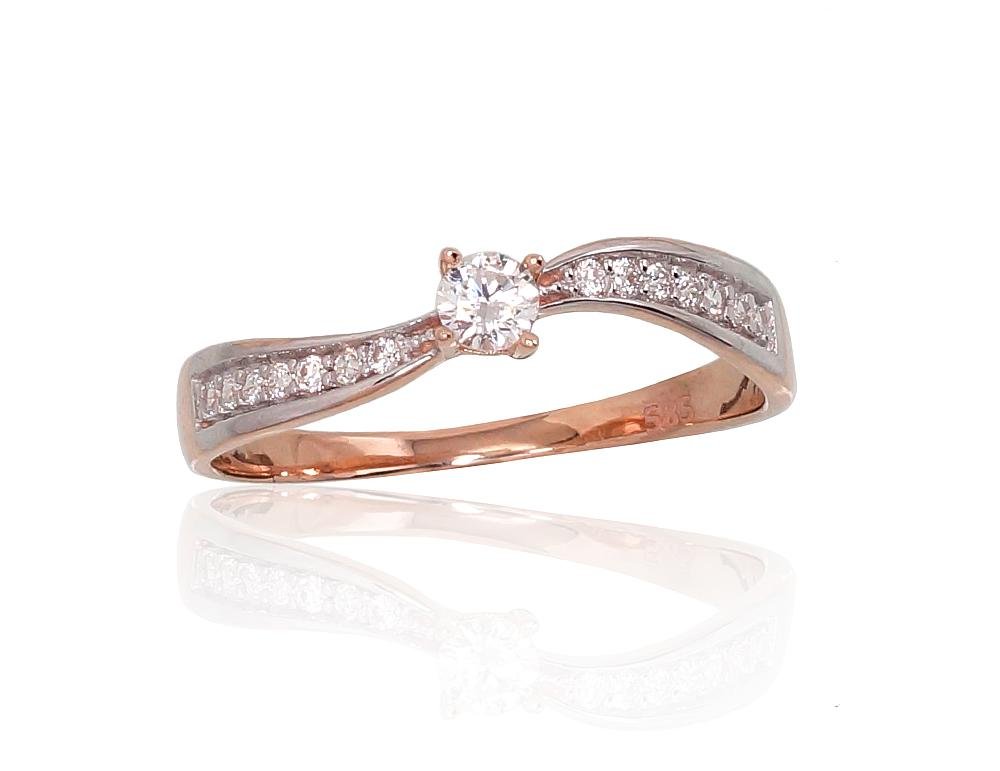 Gold ring with Zirkons