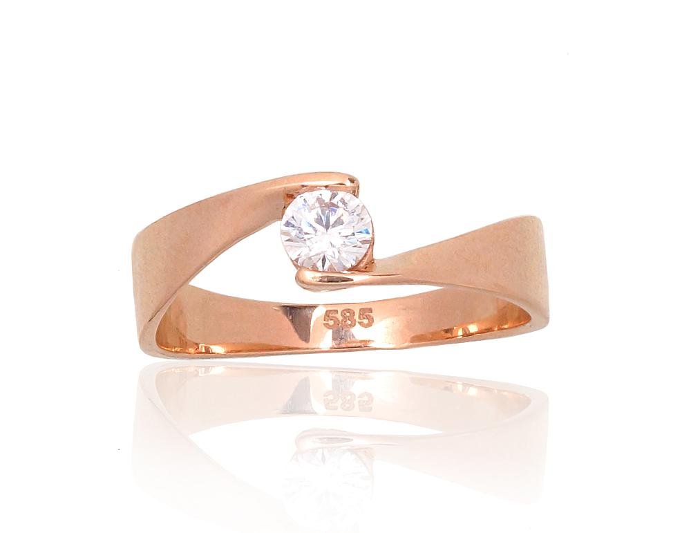 Gold ring with Zirkons