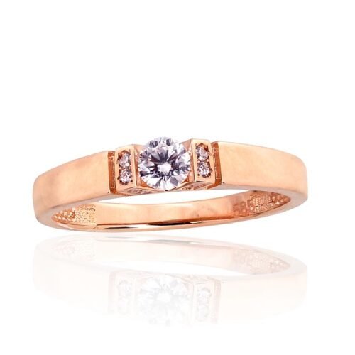 Gold ring with Zirkons