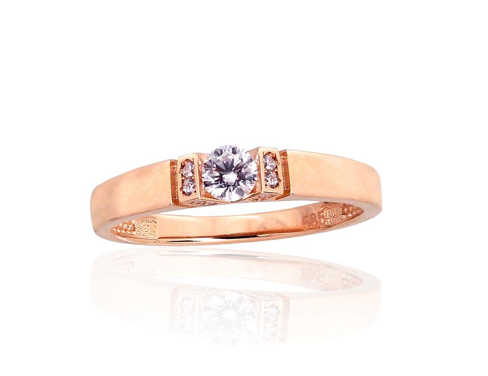 Gold ring with Zirkons