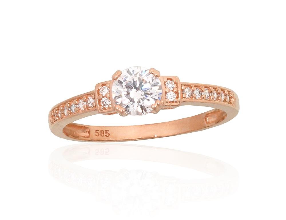 Gold ring with Zirkons