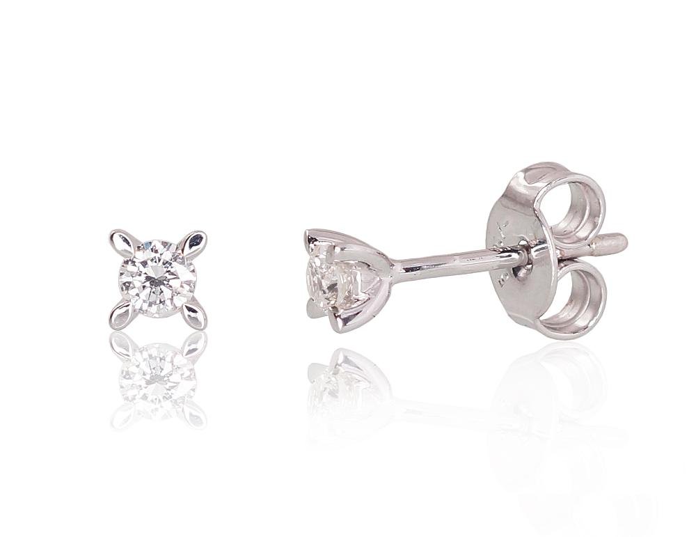 Gold classic studs earrings with Diamonds