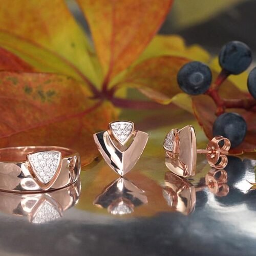 Alternative view of Gold classic studs earrings with Diamonds