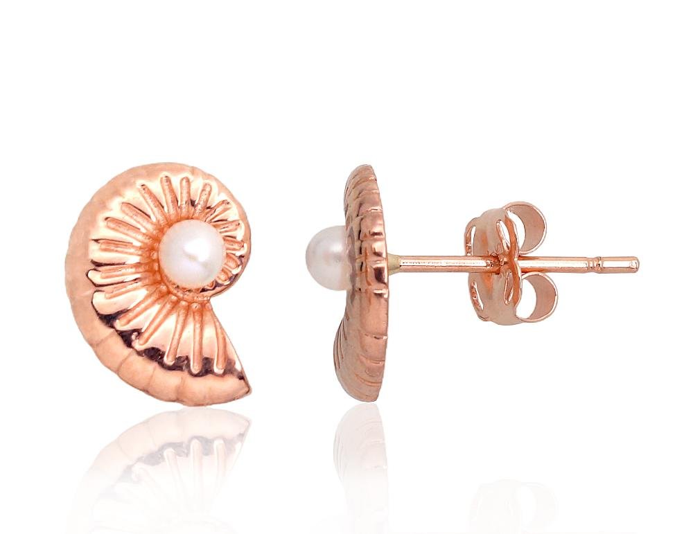 Gold classic studs earrings with Fresh-water Pearl