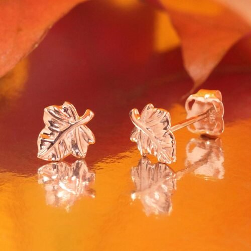 Alternative view of Gold classic studs earrings