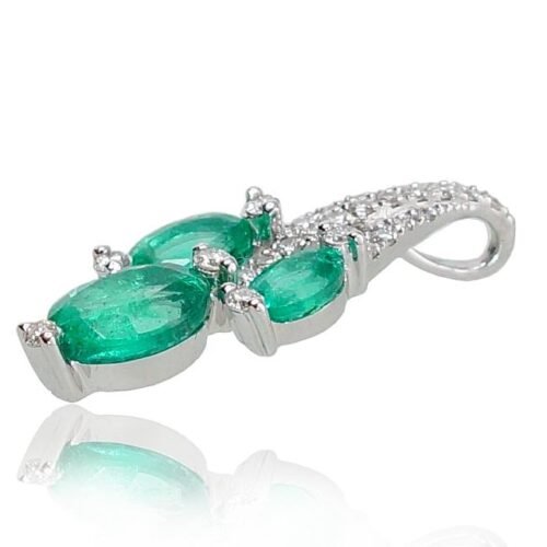 Alternative view of Gold pendant with Diamonds , Emerald