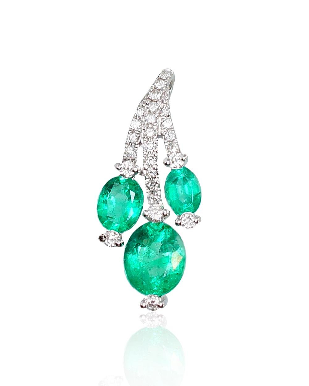 Gold pendant with Diamonds , Emerald
