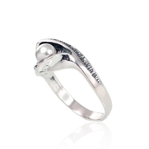 Alternative view of Silver ring with Fresh-water Pearl