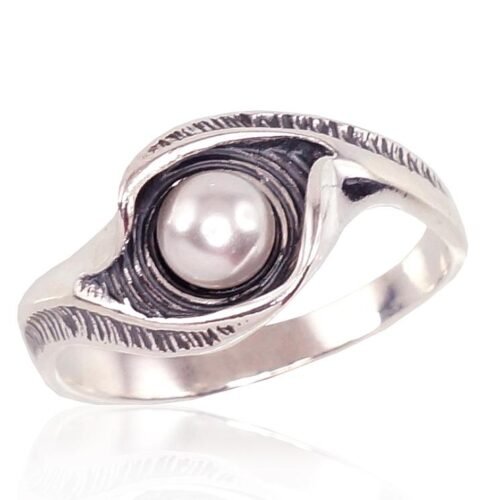 Silver ring with Fresh-water Pearl