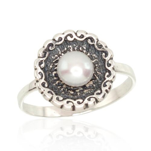 Silver ring with Fresh-water Pearl