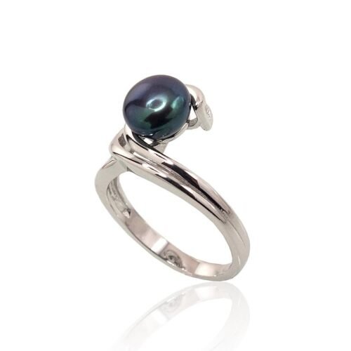 Alternative view of Silver ring with Fresh-water Pearl