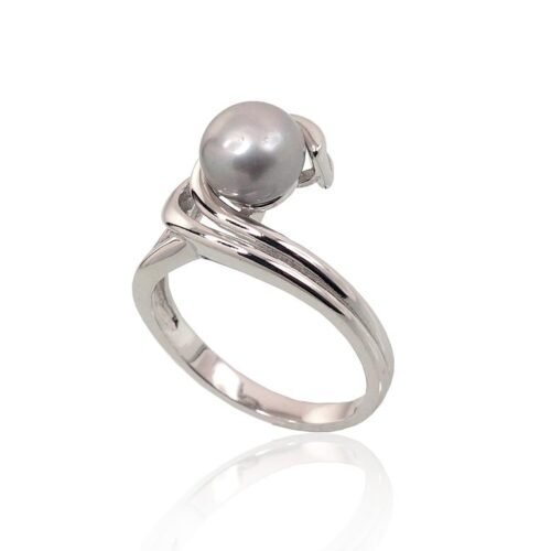 Alternative view of Silver ring with Fresh-water Pearl