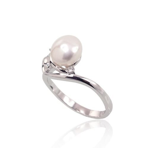 Alternative view of Silver ring with Zirkons , Fresh-water Pearl