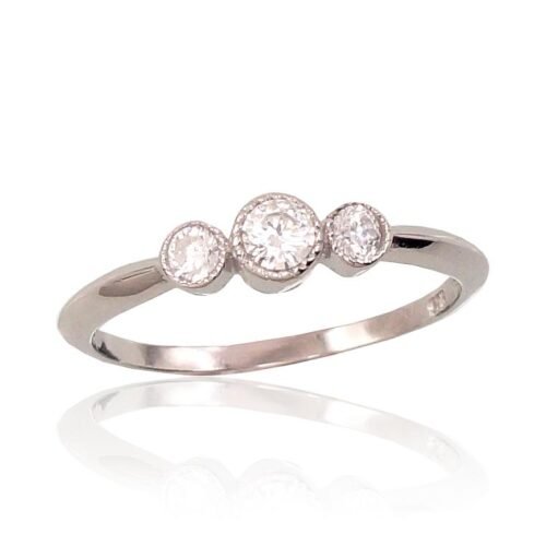 Silver ring with Zirkons