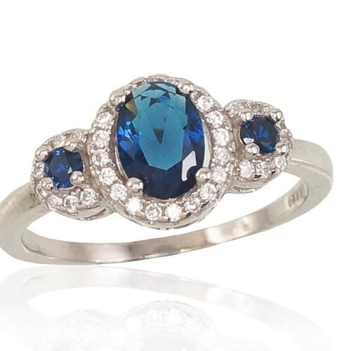 Silver ring with Zirkons