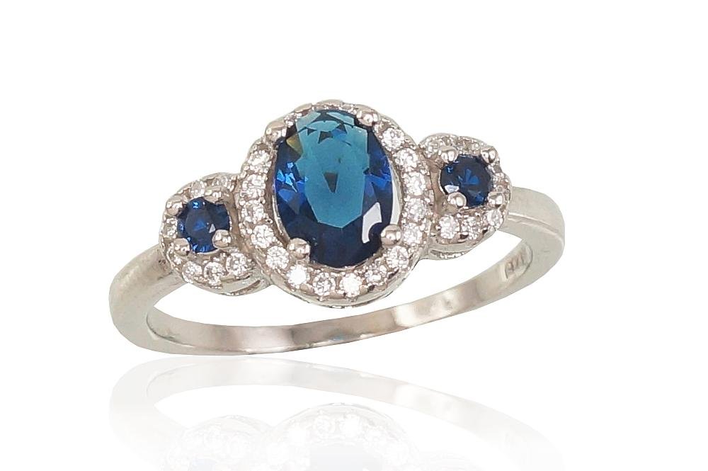 Silver ring with Zirkons
