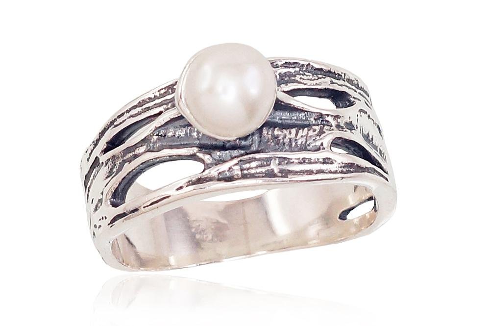 Silver ring with Fresh-water Pearl