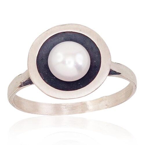 Silver ring with Fresh-water Pearl