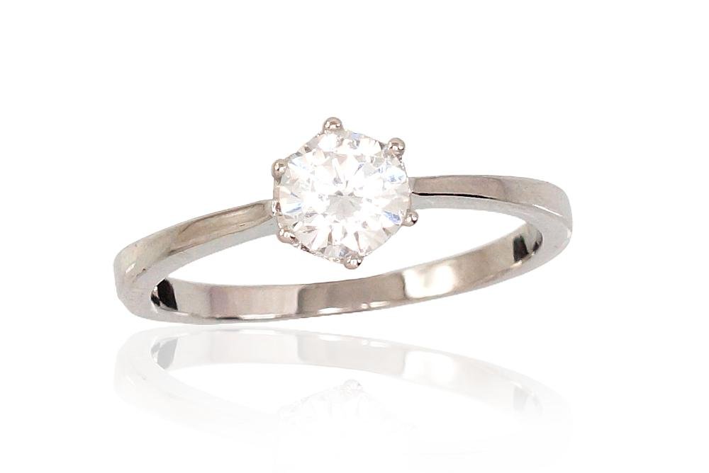 Silver ring with Zirkons