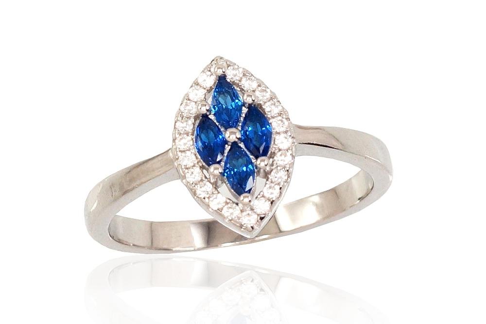 Silver ring with Zirkons