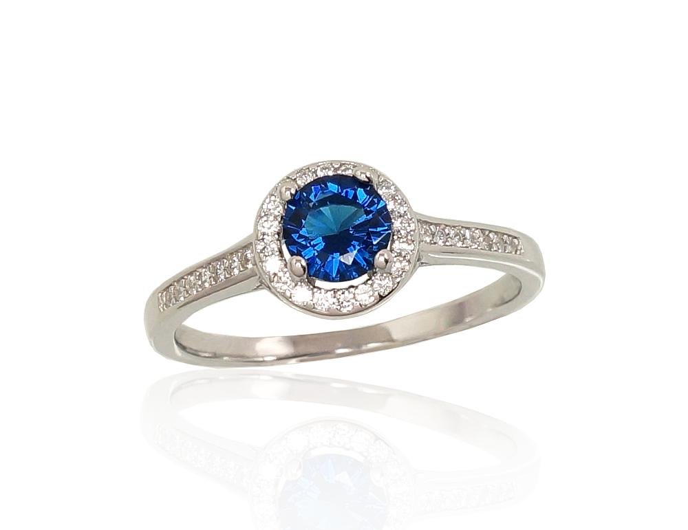 Silver ring with Zirkons