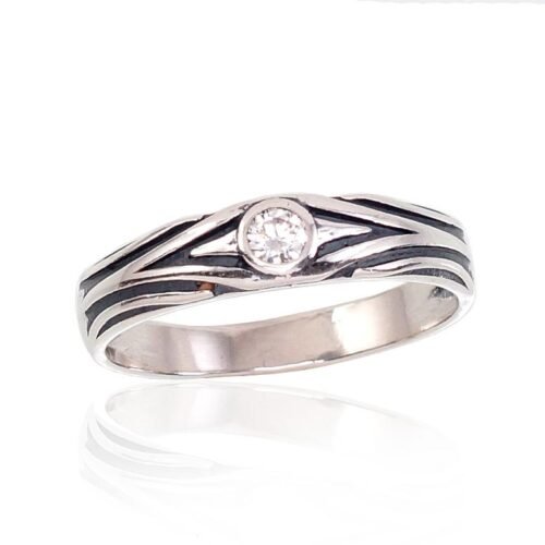 Silver ring with Zirkons