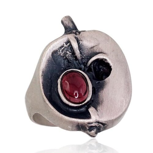 Silver ring with Garnet