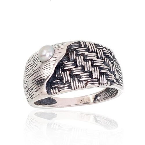Silver ring with Fresh-water Pearl