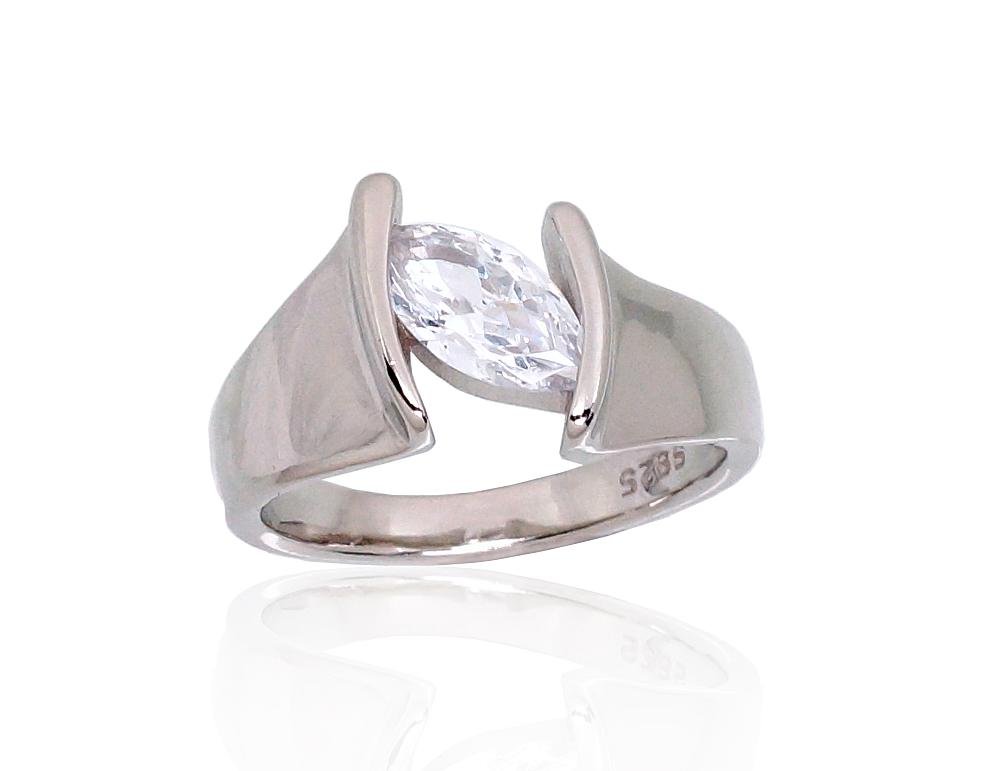 Silver ring with Zirkons