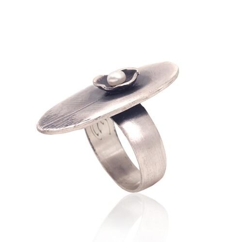 Alternative view of Silver ring with Fresh-water Pearl
