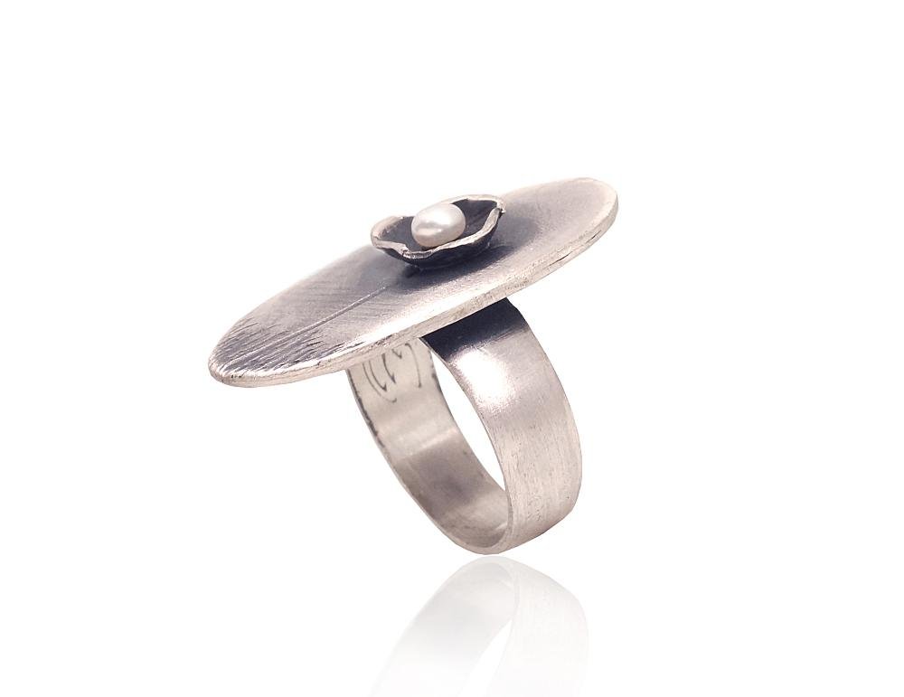 Silver ring with Fresh-water Pearl - Image 2