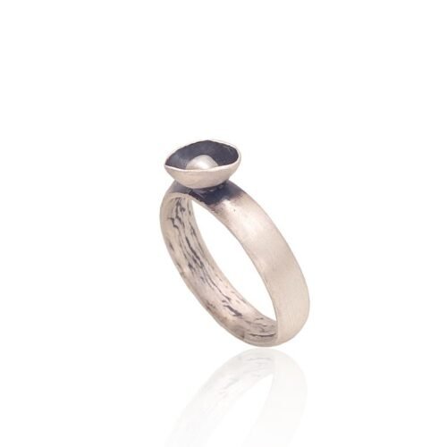 Alternative view of Silver ring with Fresh-water Pearl