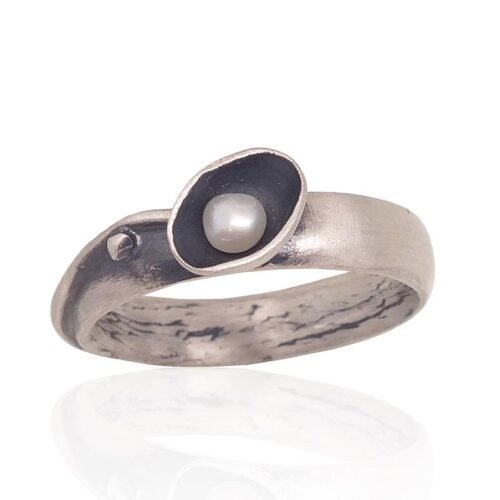 Silver ring with Fresh-water Pearl