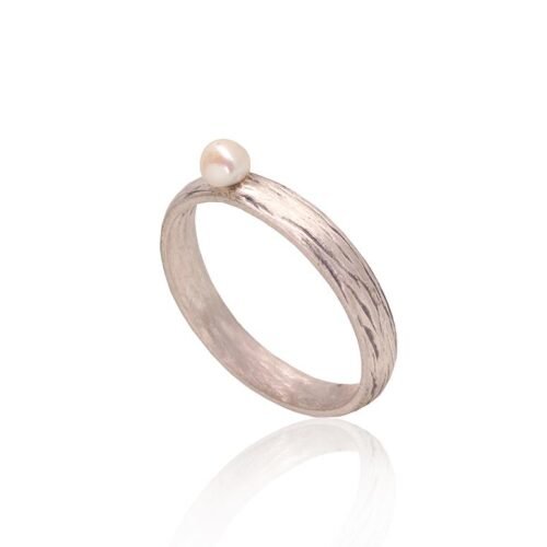 Alternative view of Silver ring with Fresh-water Pearl