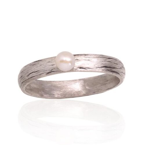 Silver ring with Fresh-water Pearl