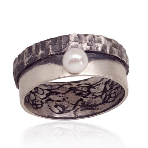 Silver ring with Fresh-water Pearl
