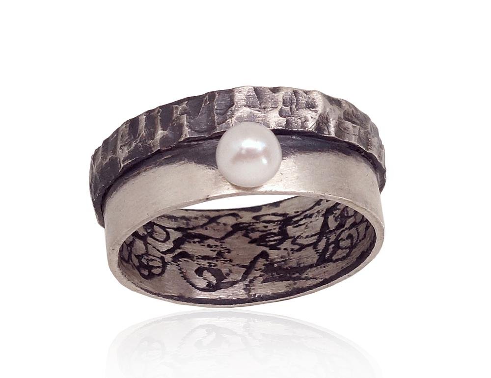 Silver ring with Fresh-water Pearl