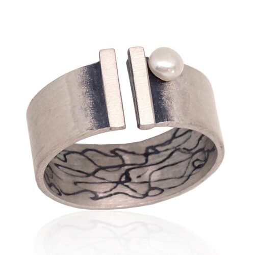 Silver ring with Fresh-water Pearl