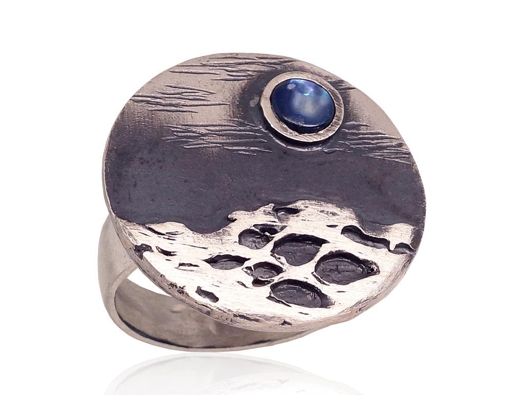 Silver ring with Mother-of-pearl