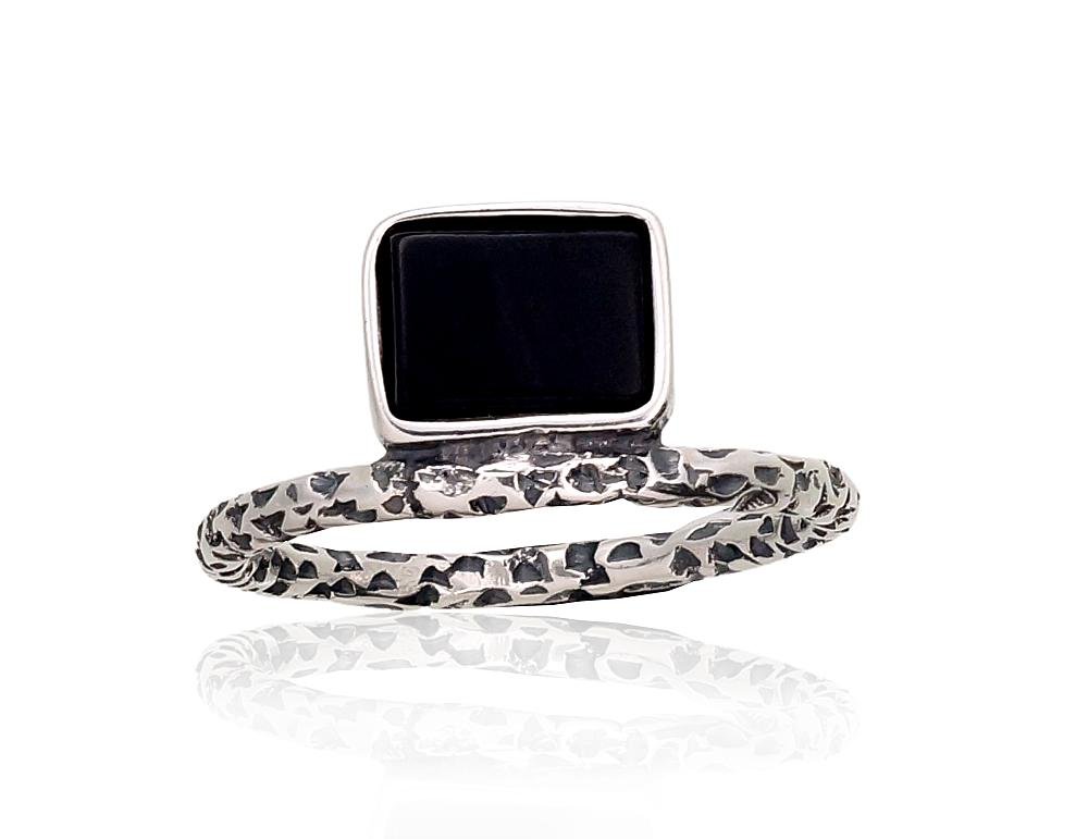 Silver ring with Onix