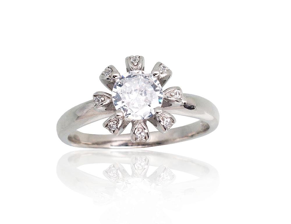 Silver ring with Zirkons