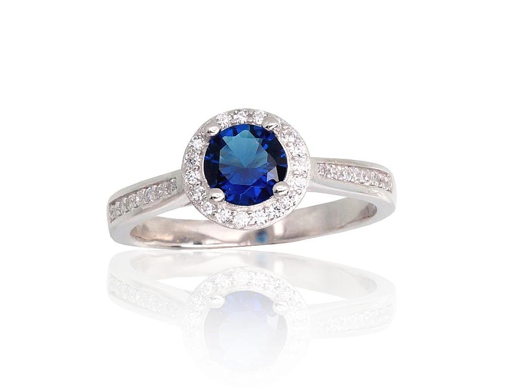 Silver ring with Zirkons